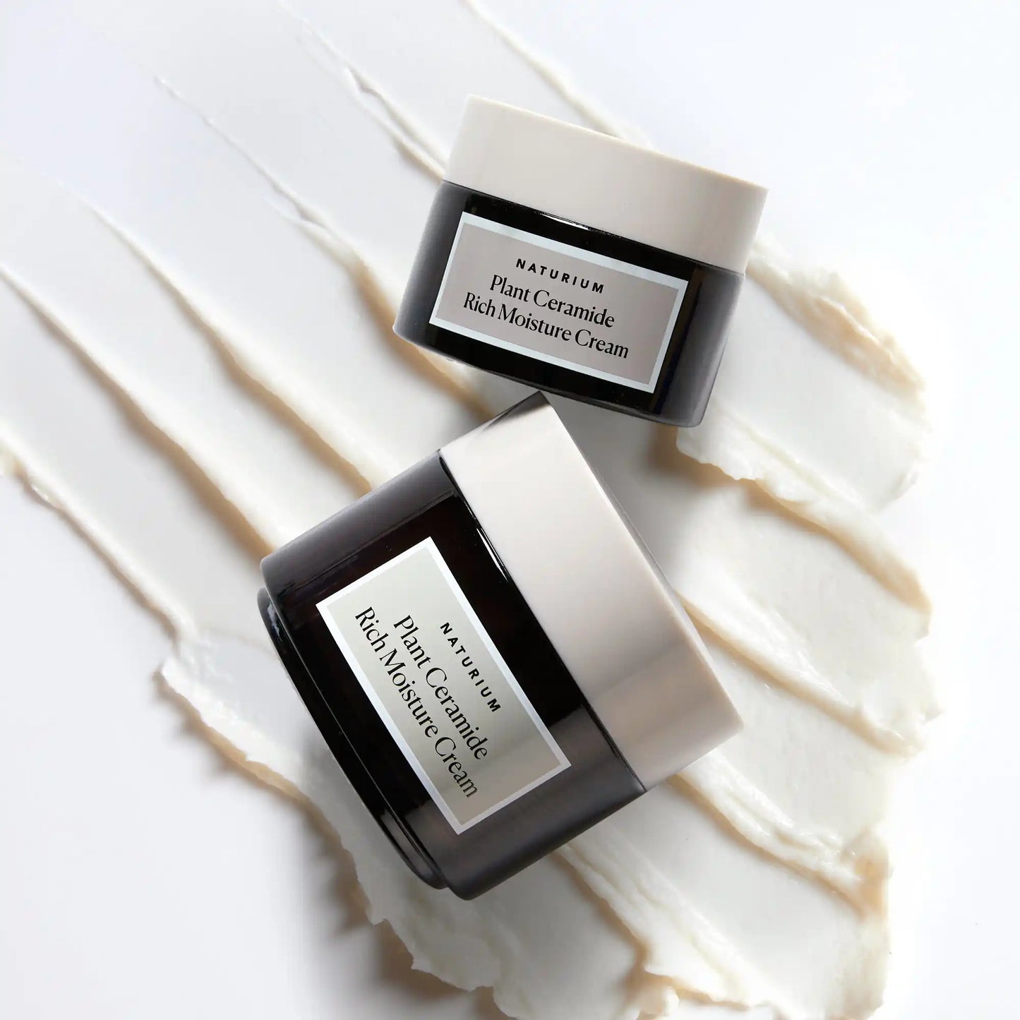 plant-ceramide-rich-moisture-cream-jumbo-g9 11_18_2021_Naturium0575-crop.webp